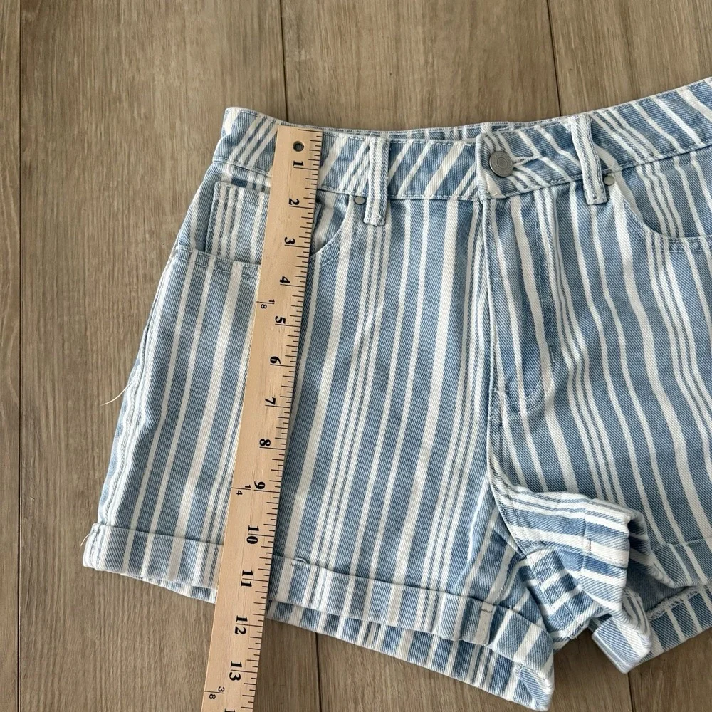 PacSun Los Angeles‎ Women's Mini Stripe Light Blue Cuffed Denim Mom Short 25